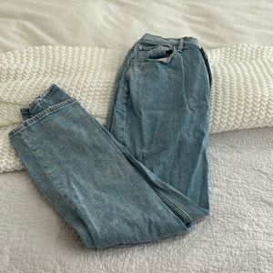 Abercrombie 90’s Straight Ultra High Rise Jeans